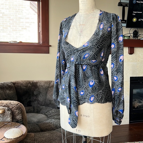 COPY - RARE Luxury Jones one of a kind wrap top (LA iconic) XS-M - Picture 6 of 15